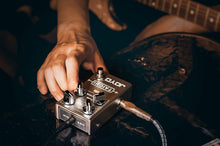 Load image into Gallery viewer, JOYO Overdrive Pedal Guitar's True Potential with JOYO Tai Chi R-02 Low-Gain Overdrive Pedal - Classic Amp Sound with Unique EQ Control