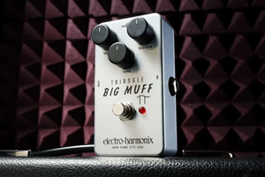 Electro-Harmonix Triangle Big Muff Pi Distortion/Sustainer Guitar Effect Pedal