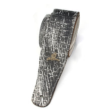 Load image into Gallery viewer, Magma Leathers 2.52&quot; Delux Argentinean Leather Guitar Strap Iguana black-white (07ML01.)
